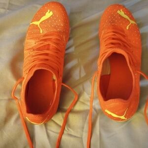 Women's size 10 1/2 Puma Soccer cleats